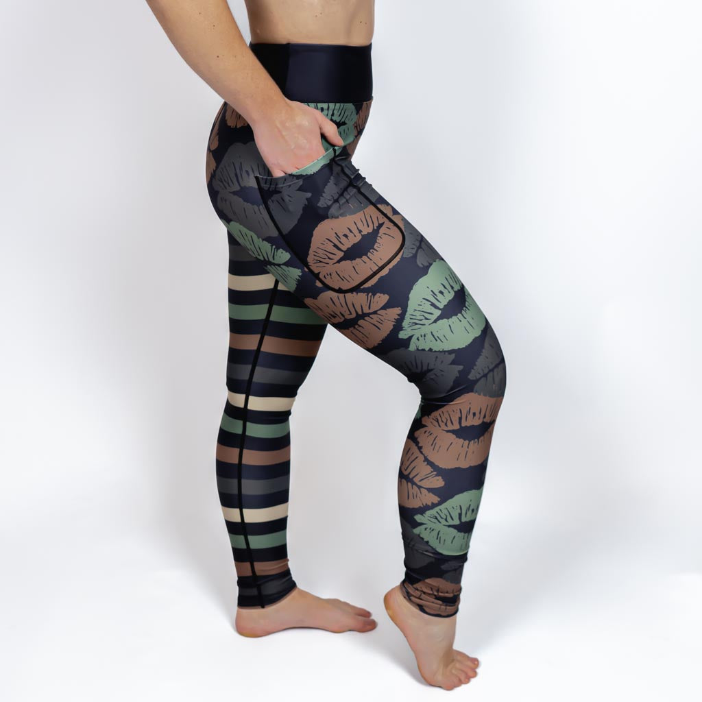 Army Kiss Leggings